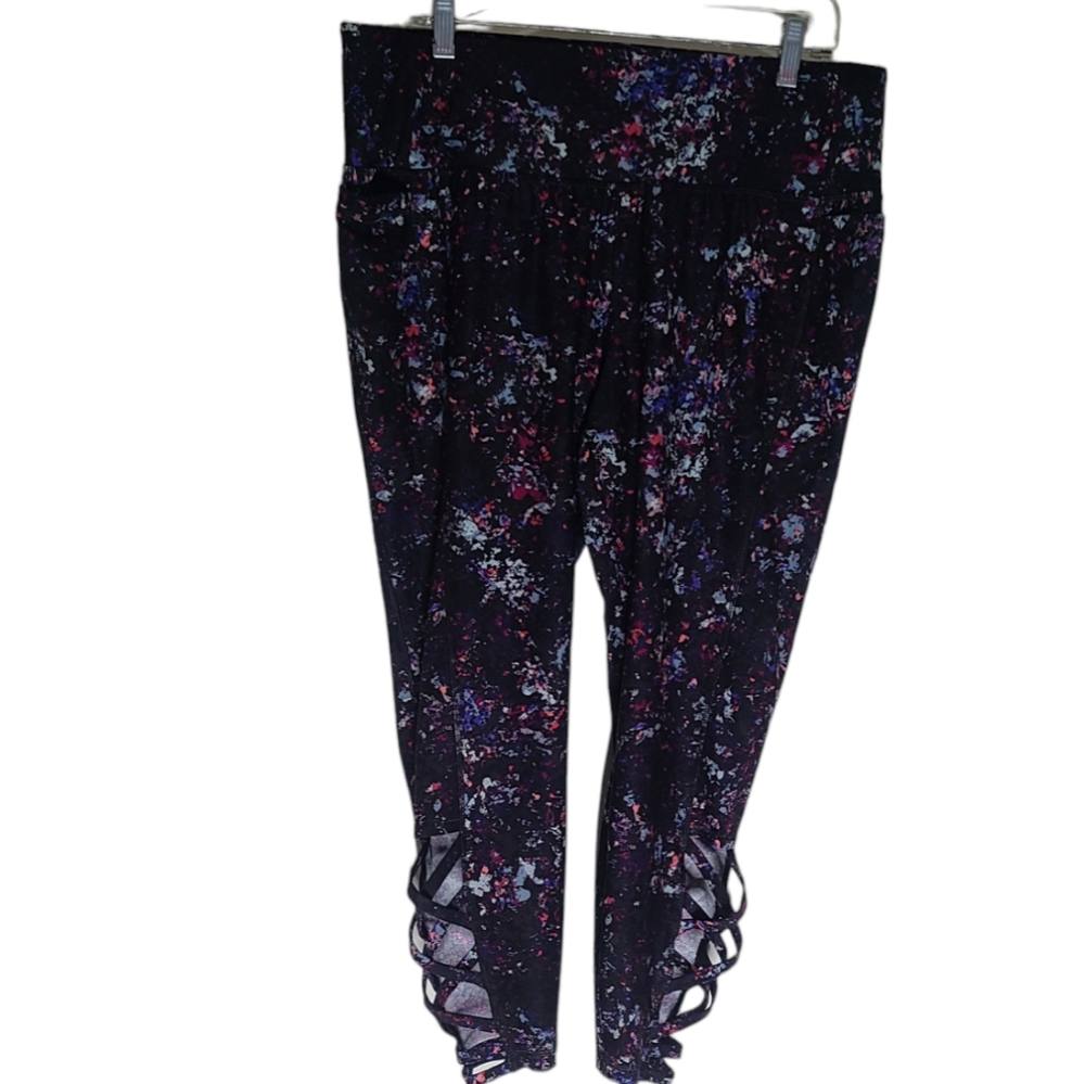 Lane Bryant Livi Workout leggings with strappy cut-out calves/legs. Size 18/20.